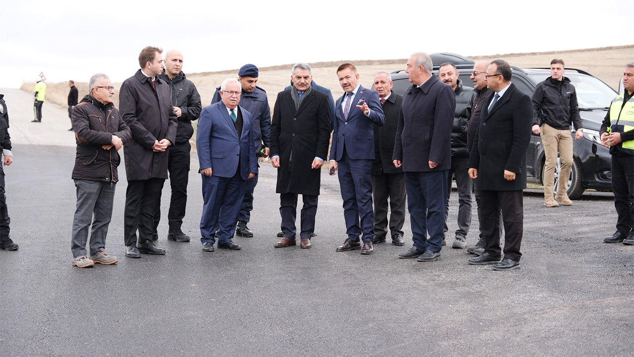 Yozgat Valisi Özkan, Şefaatli–Paşaköy yolundaki BSK asfalt çalışmalarını inceledi