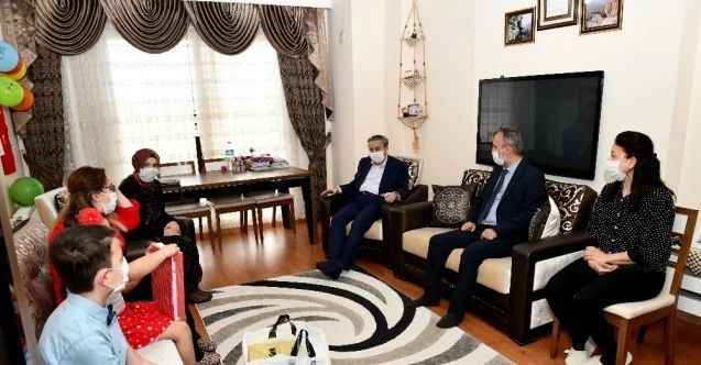Vali Su’dan şehit ailesine ziyaret