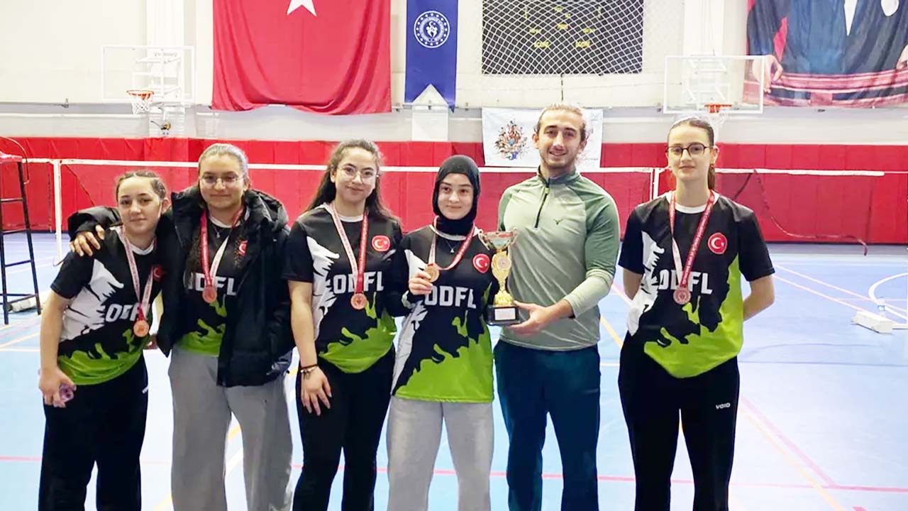 Çekerekli Öğrenciler Badminton Elemelerinde Azimleriyle Alkış Topladı