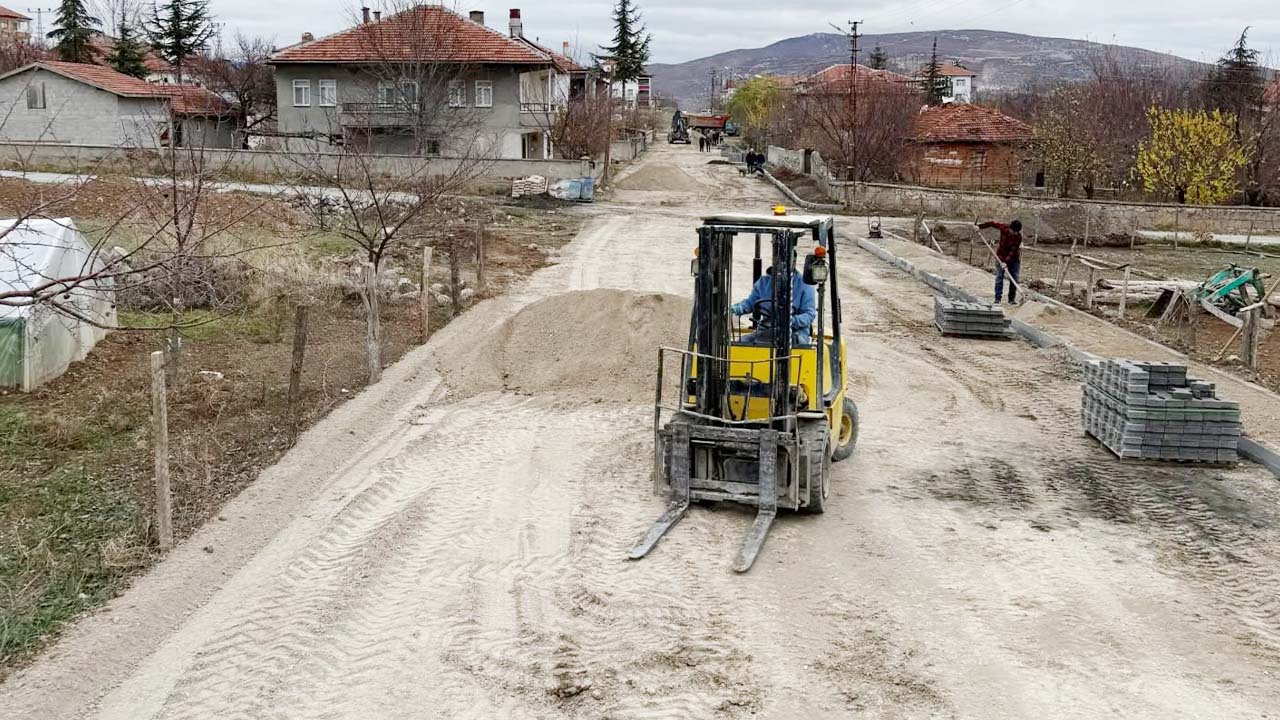 Çekerek’te yollar baştan sona yenileniyor: Çalışmalar hız kazandı!