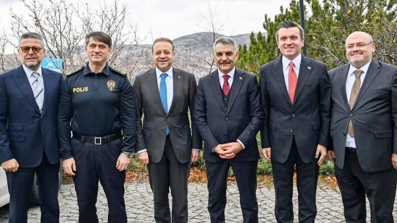 Yozgat’a üst düzey ziyaret! Egemen Bağış’tan Yozgat Emniyet Müdürü Necmettin Koç’a tebrik!