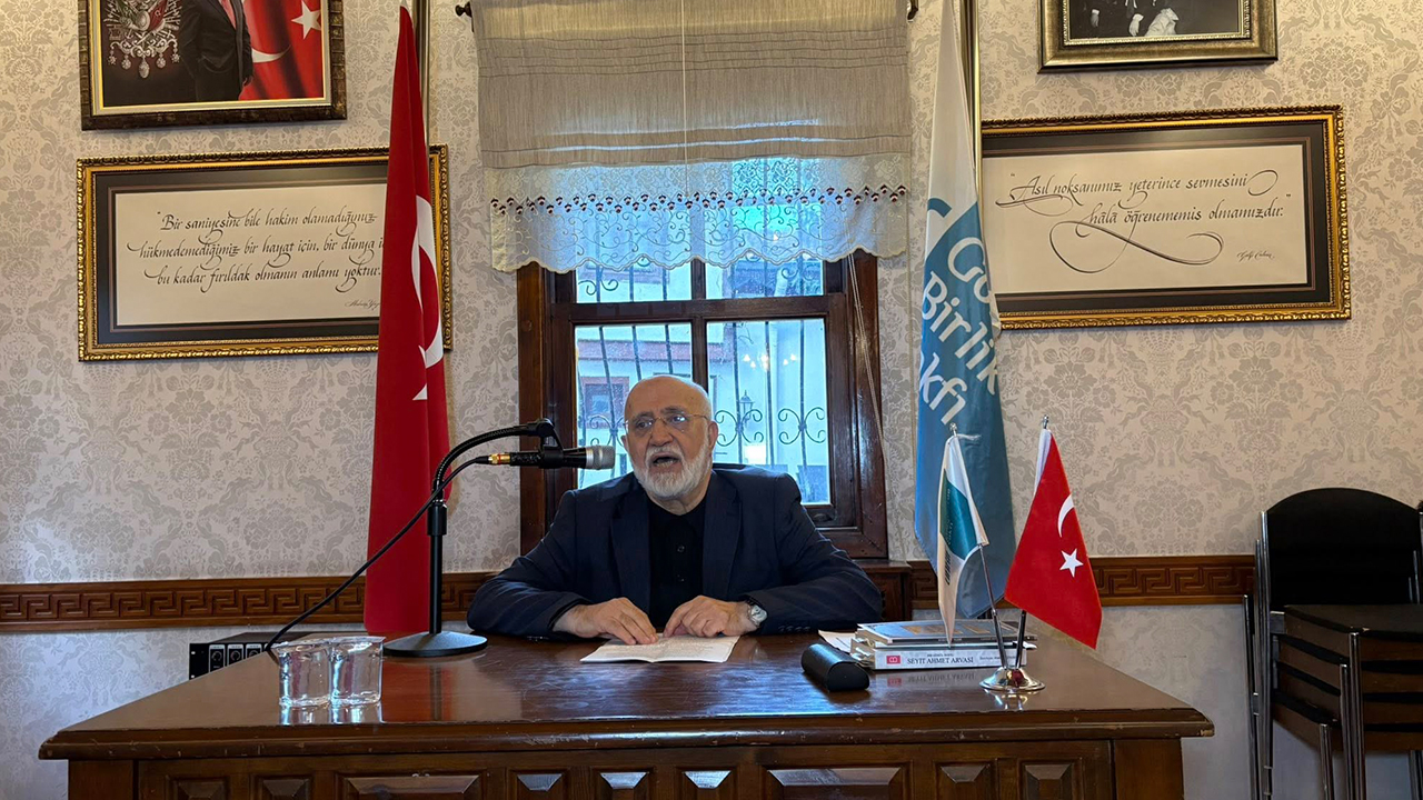 Gönüllerde Birlik Vakfı’nda Bir Mektep Adam: Seyyid Ahmet Arvâsî Konferansı