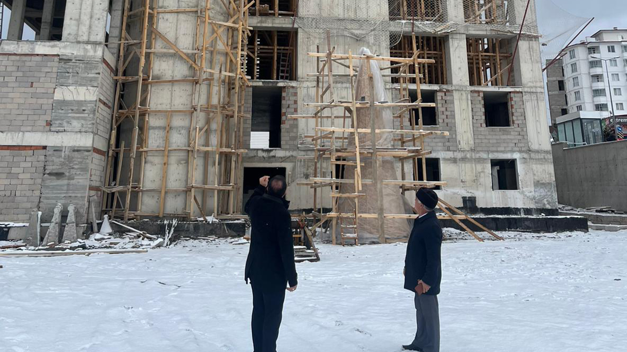 İl Sivil Toplumla İlişkiler Müdürü Hakkı Yurtlu’dan Yozgat’taki Külliye İnşaatına Anlamlı Ziyaret