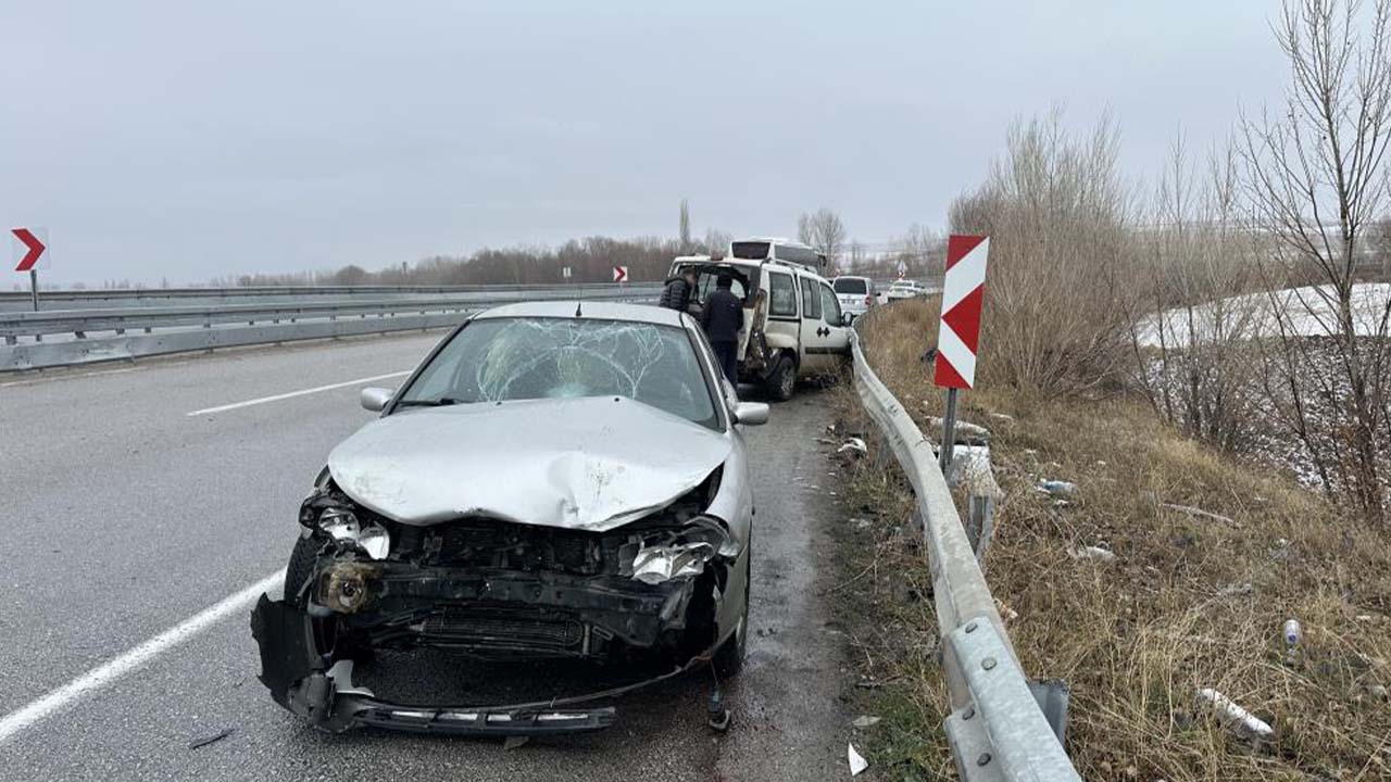 Yozgat–Alaca Karayolunda Zincirleme Trafik Kazası: 5 Yaralı