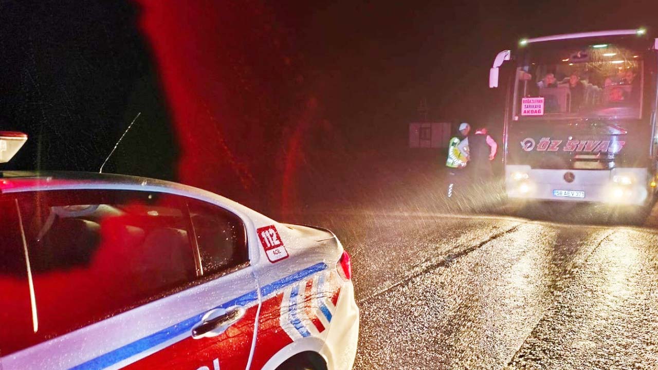 Yozgat’ta yolcu araçları tek tek denetlendi