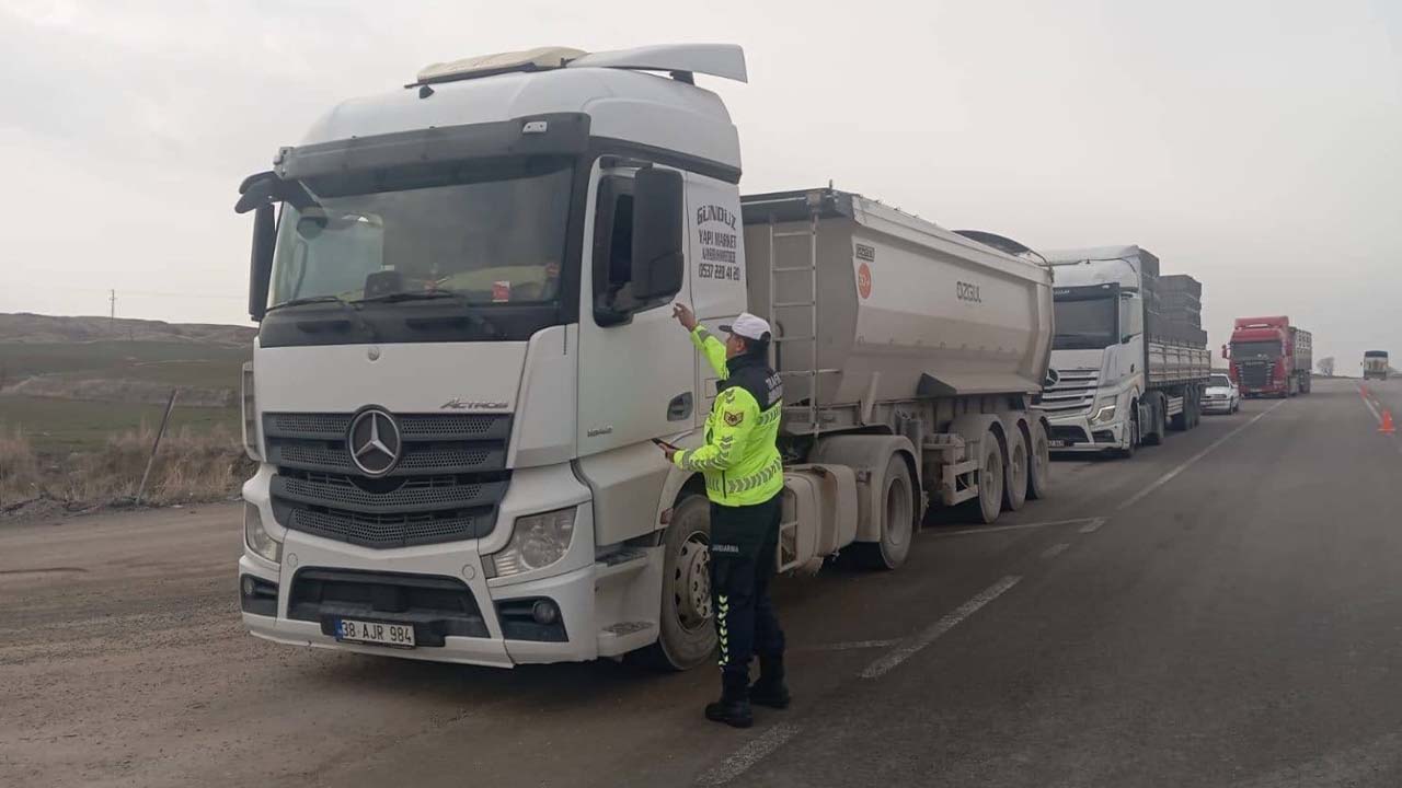 Sorgun’da Yük Taşıyan Araçlar Denetleniyor!