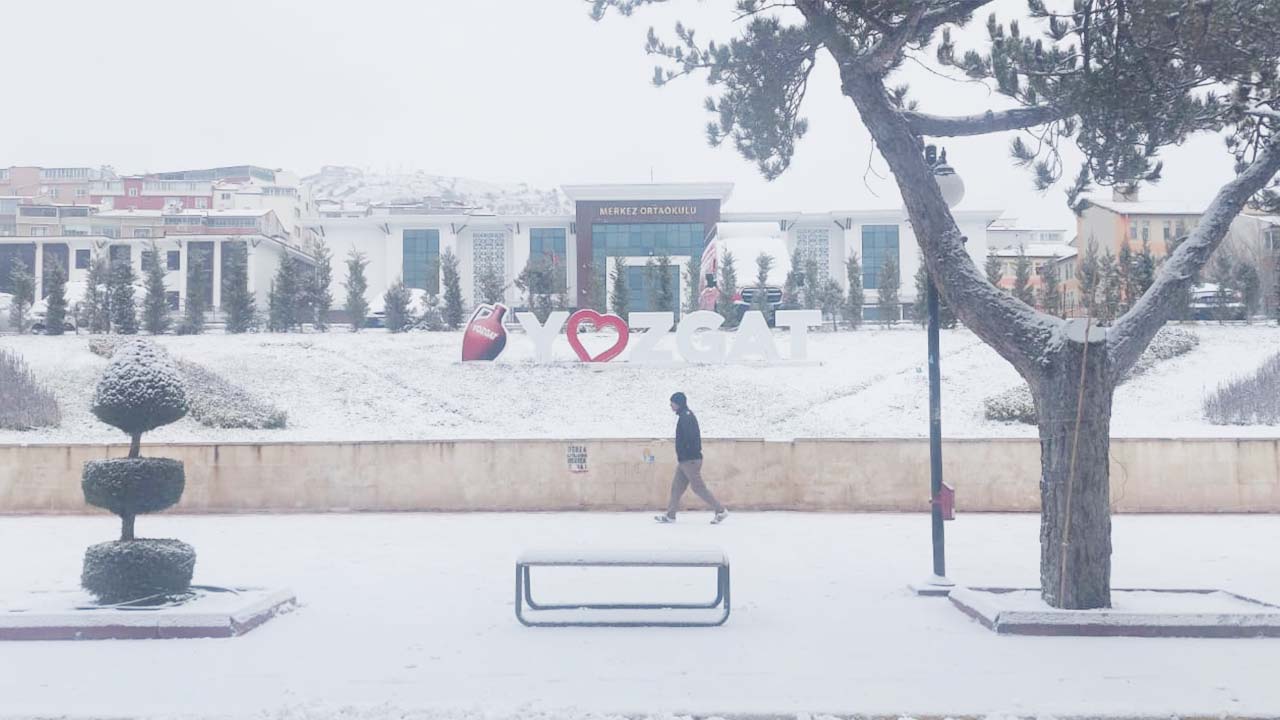 Meteoroloji Yozgat’a Sarı Kod Verdi: Kar ve Buzlanmaya Dikkat!