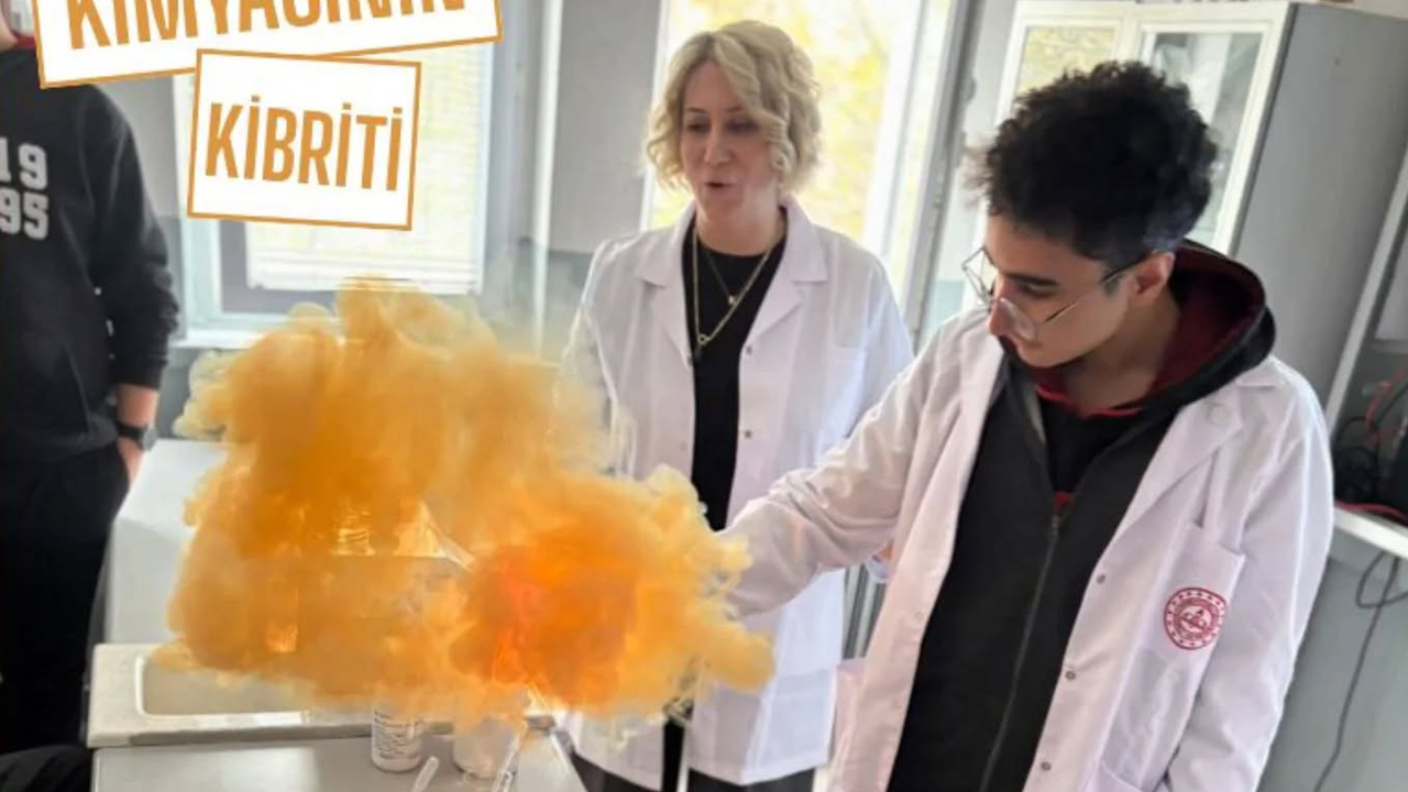 Çankaya Hacı Ömer Tarman Anadolu Lisesi'nde Kimyacının Kibriti Deneyi Öğrencileri Büyüledi