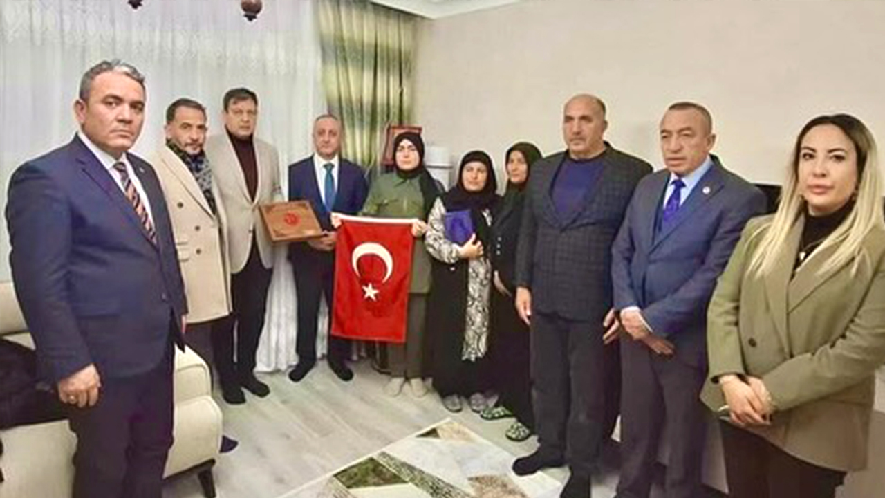 Etimesgut’ta duygulandıran buluşma: Yozgatlı siyasetçiden anlamlı hediye!