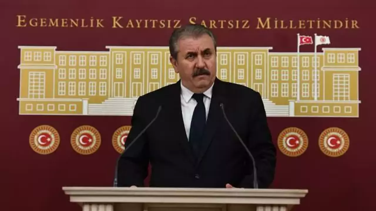 Mustafa Destici'den Dikkat Çeken Çağrı: “Evlenmeyenleri İşe Almayın” Önerisi Gündemde
