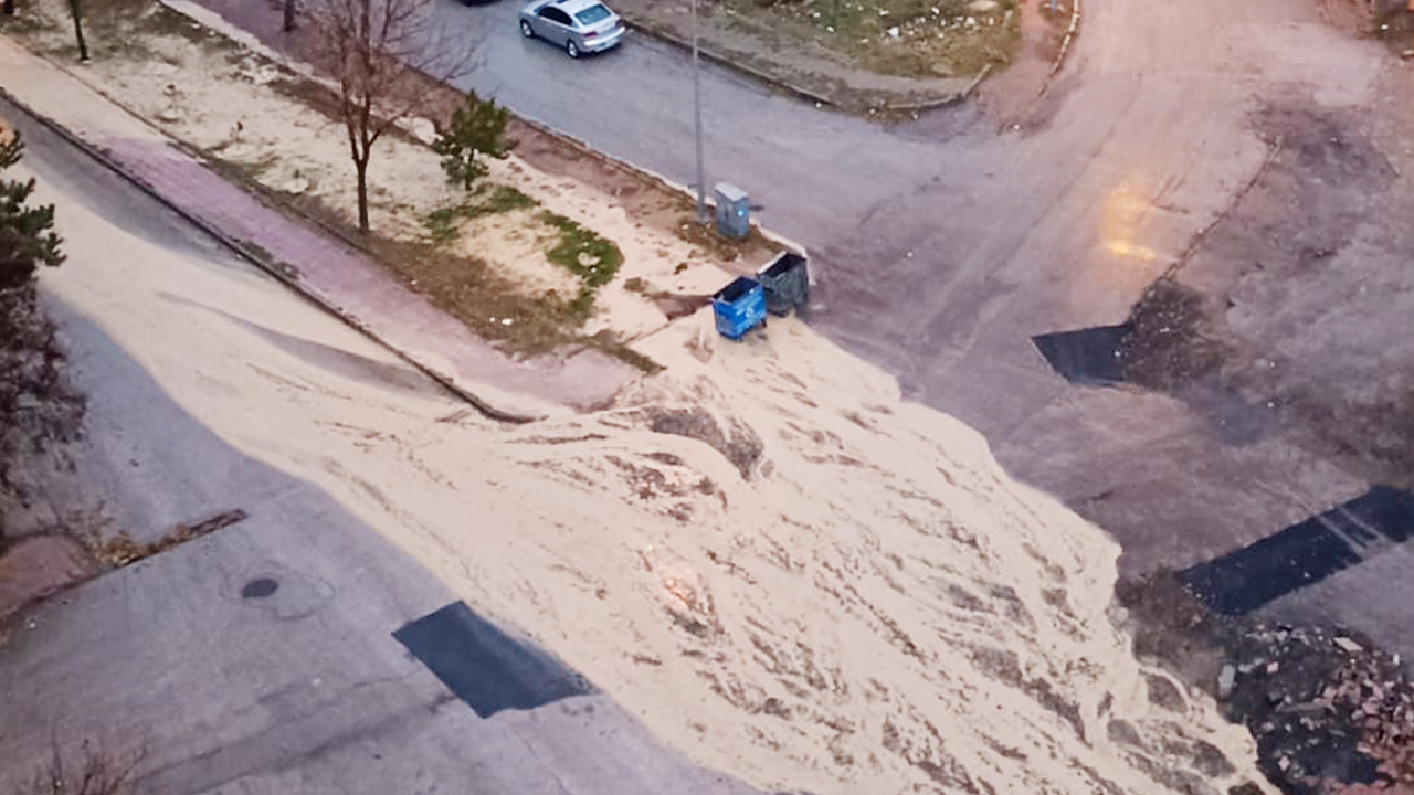 Yozgat’ta yağmur yağdı yollar şelale oldu aktı!