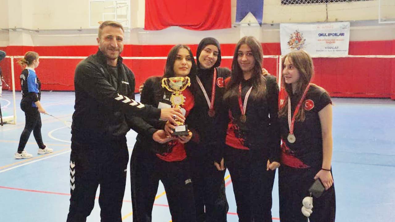 Çandır’da Genç Kızlar Badmintonda Yozgat Şampiyonu Oldu