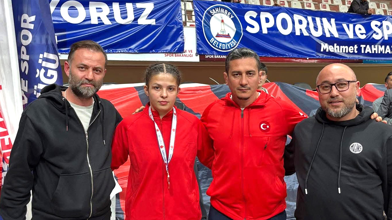 Yozgat İl Özel İdare SK Güreşçisi Beyzanur Erduman’dan Türkiye Derecesi