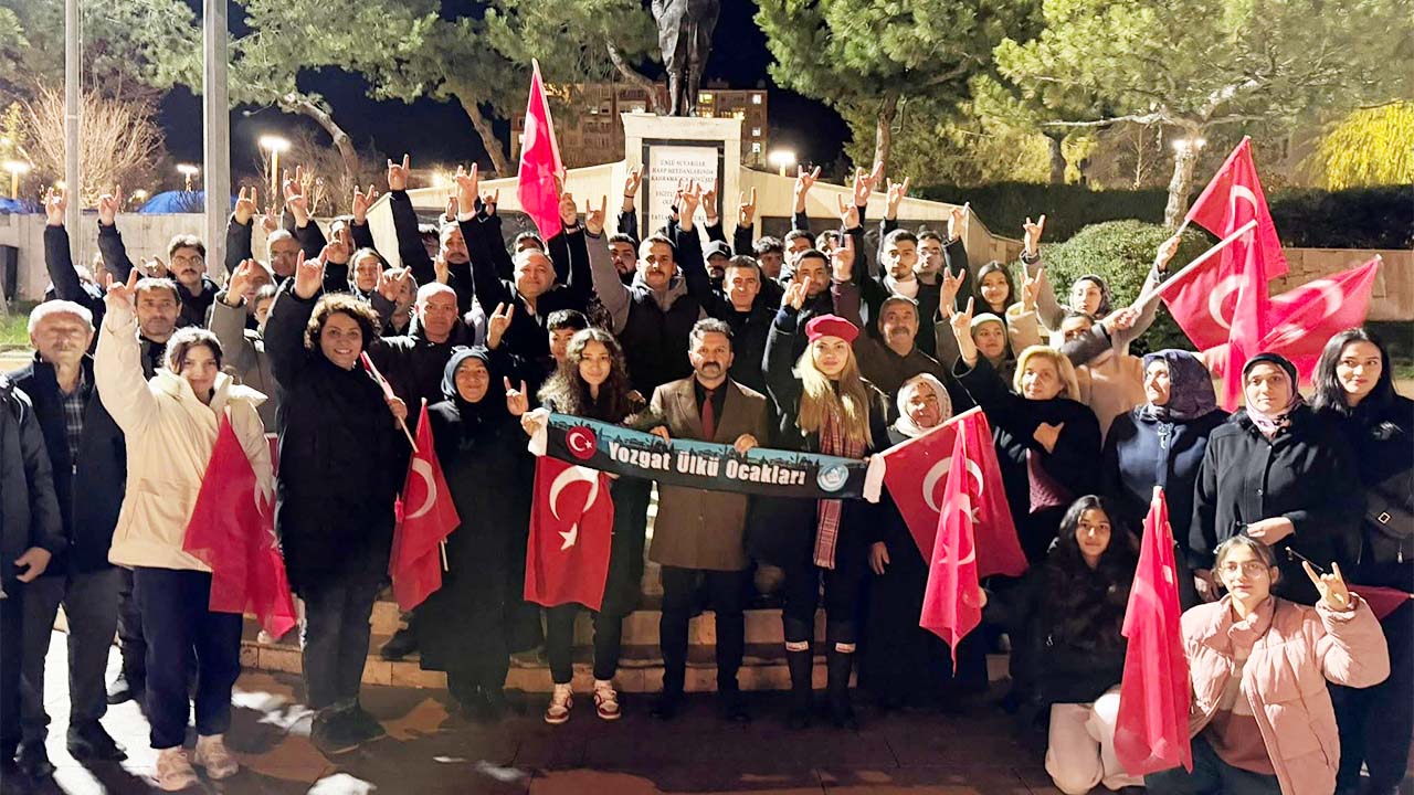 Yozgat Meydanı Betül Zararsız İçin Kırmızı-Beyaza Büründü!