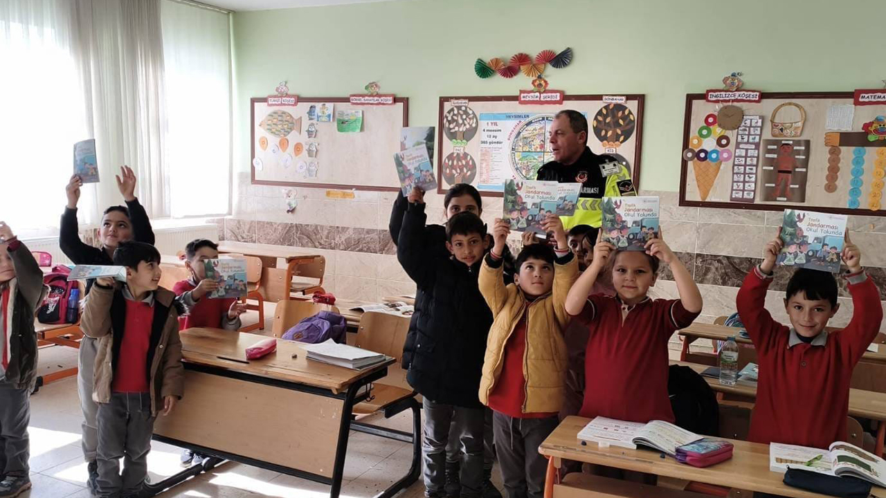 Sorgun Jandarma'dan İlkokul Öğrencilerine Trafik Eğitimi