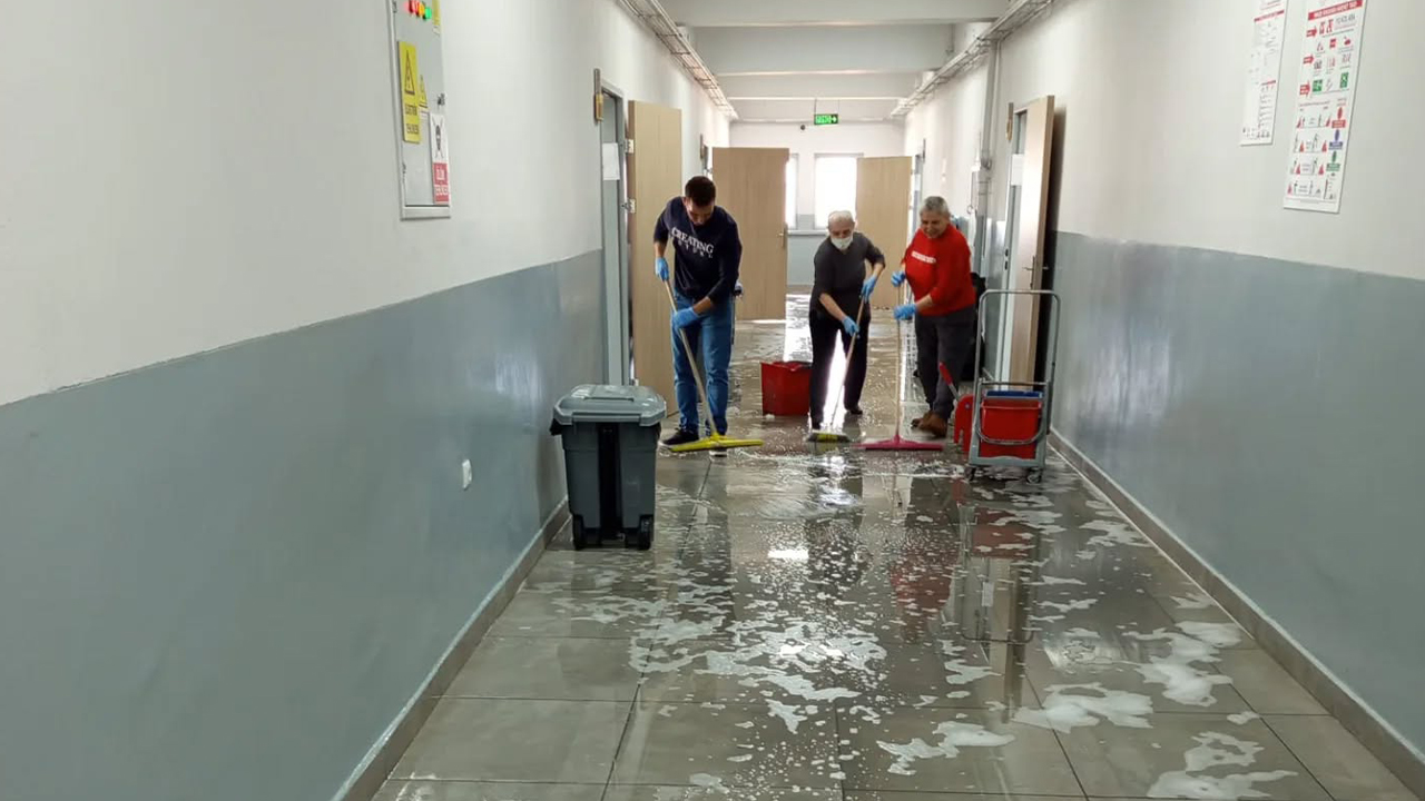 Hacı Ömer Tarman Anadolu Lisesi’nde Ara Tatilde Kapsamlı Temizlik Çalışması
