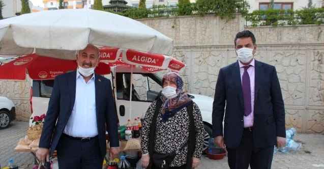 Kaymakam Yılmaz ile Başkan Türkyılmaz, pazaryerinde teftişte bulundu