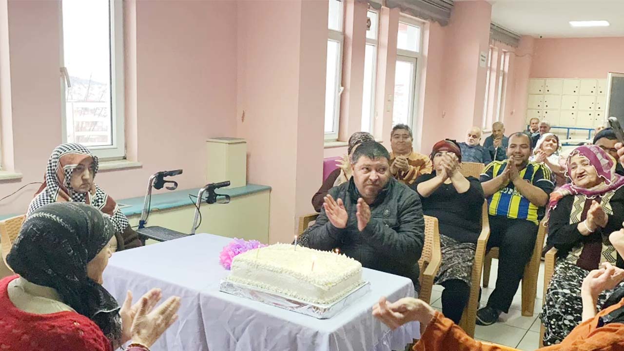 Yozgat’ta Özel Bireyler İçin Duygu Dolu Kutlama: Pastalar Kesildi, Gönüller Bir Oldu