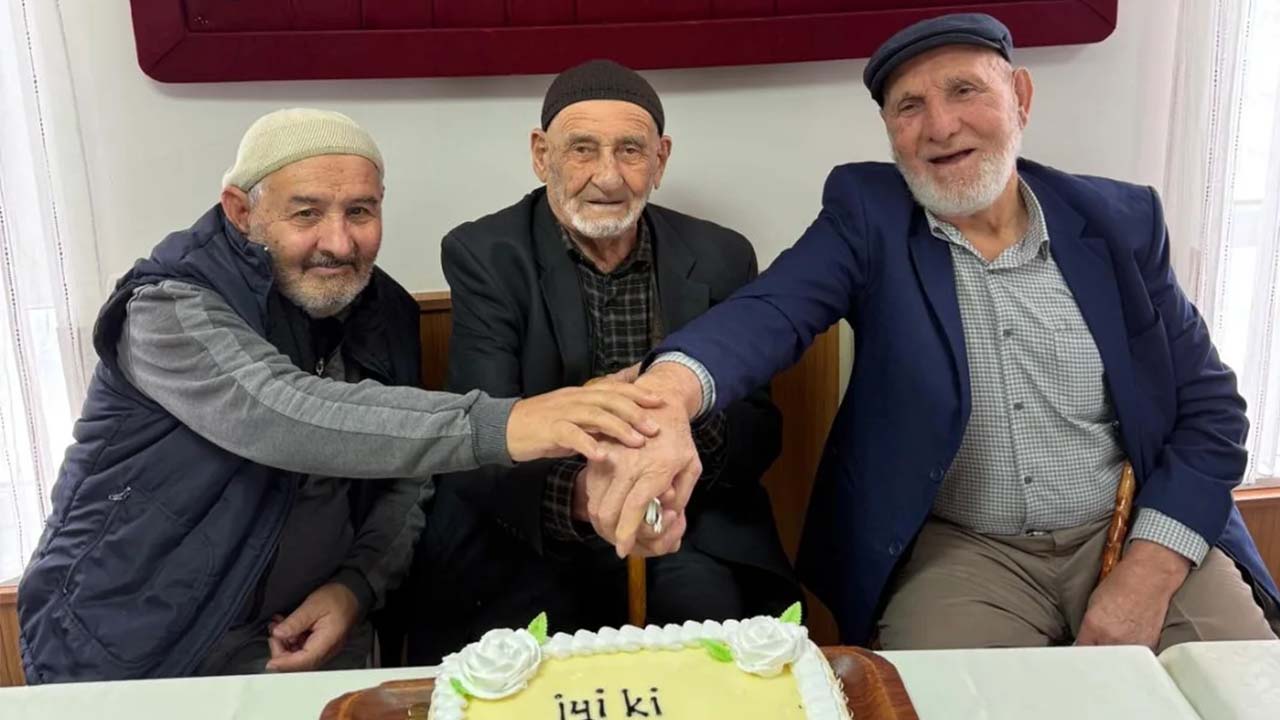 Ulu Çınarlar Unutulmadı: Yozgat’ta Huzurevinde Duygusal Kutlama