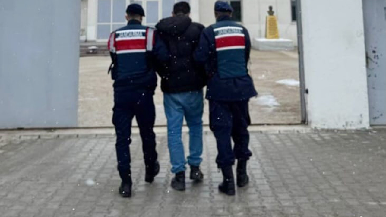 Yozgat’ta Jandarmadan Aranan Şahıs operasyonu! Farklı Suçlardan 4 Kişi Yakalandı