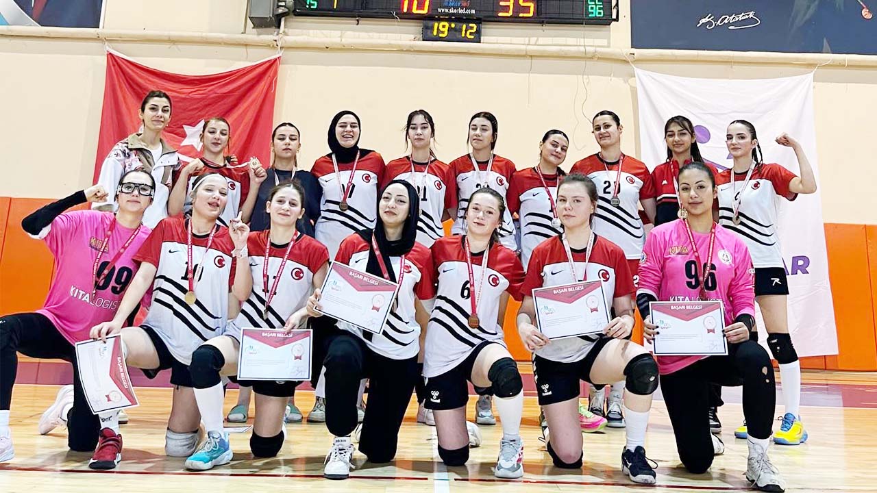 Bölge Şampiyonu Yozgat Spor Lisesi Burdur Yolunda
