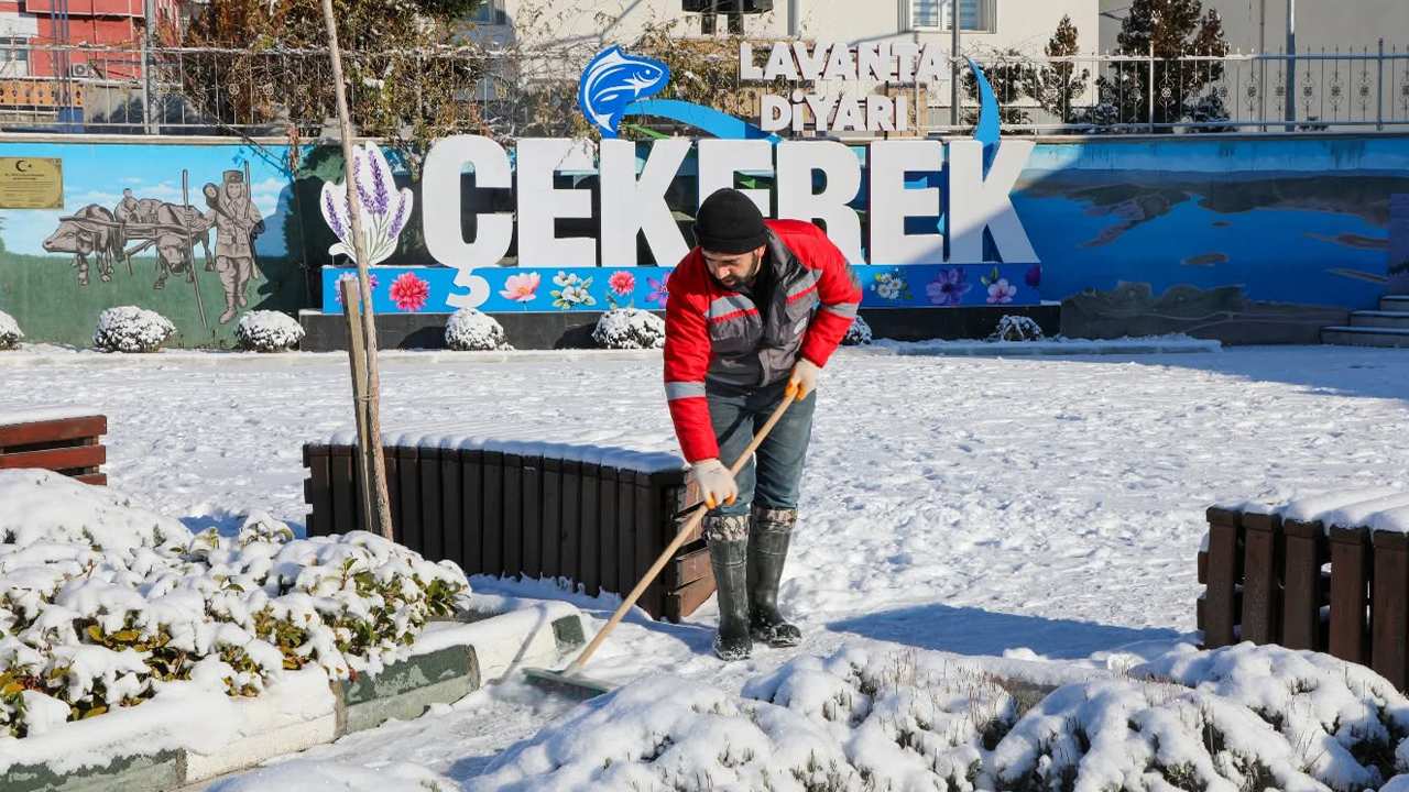 Çekerek’te Karla Mücadele Çalışmaları Aralıksız Devam Ediyor