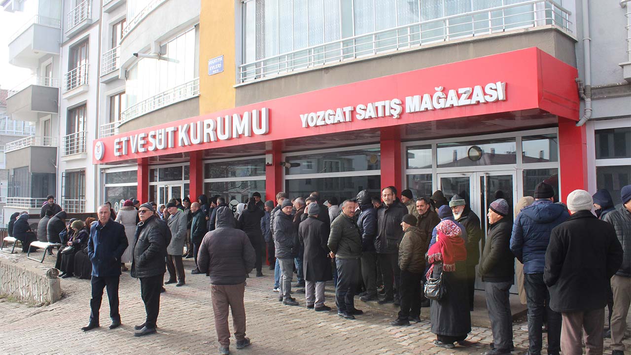 Yozgat’ta Ramazan Öncesi Uygun Fiyatlı Et İçin Uzun Kuyruklar Oluştu!