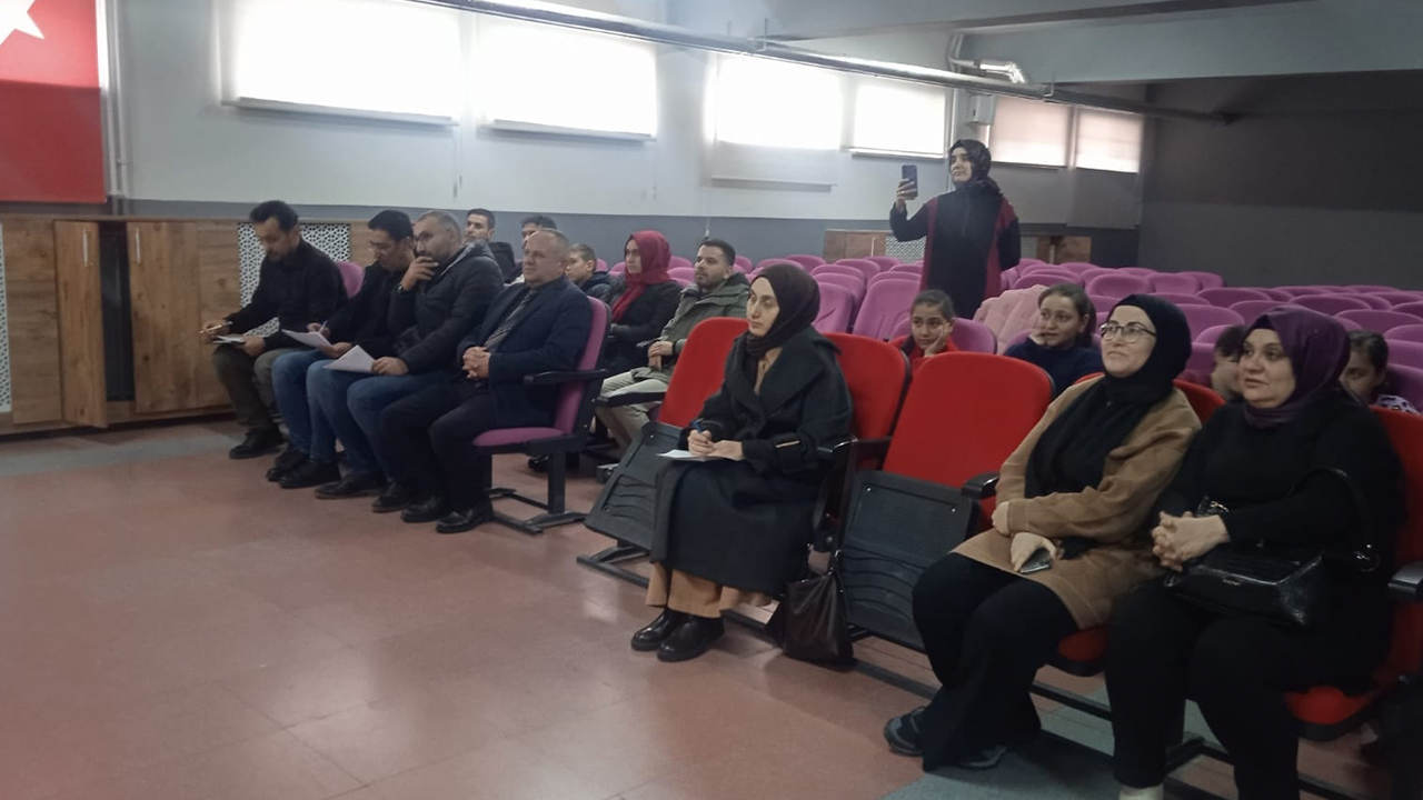 Sarıkaya’da İstiklal Marşı’nın Kabulü Coşkuyla Anıldı