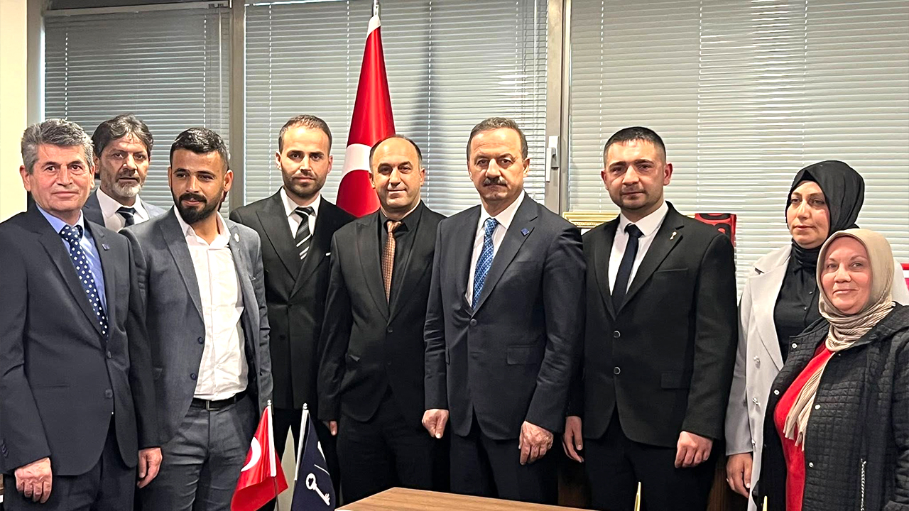 Akdağmadeni Anahtar Parti Teşkilatını Genel Başkan Ağıralioğlu Ağırladı