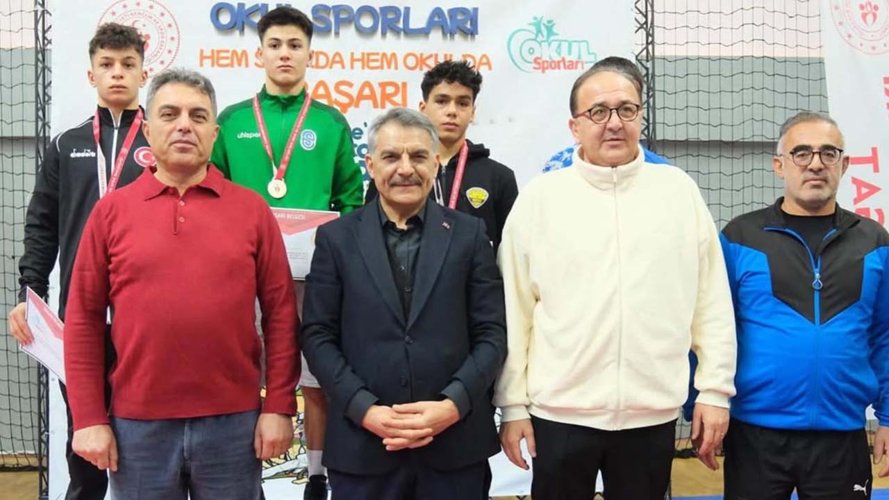 Türkiye’nin Dört Bir Yanından Geldiler: Gençler B Güreş Yarışmaları Yozgat’ta Tamamlandı