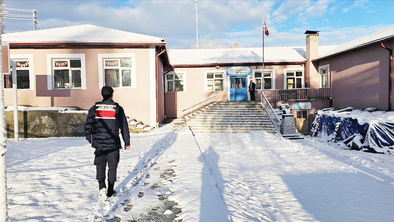 Akdağmadeni’nde Jandarma Alarmda! Denetimler Tek Tek Sürüyor!
