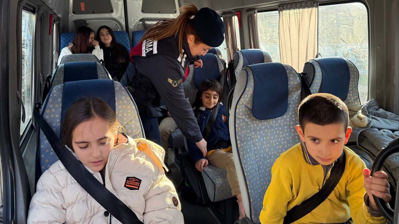 Yozgat’ta Jandarmadan Okullara Yakın Takip!
