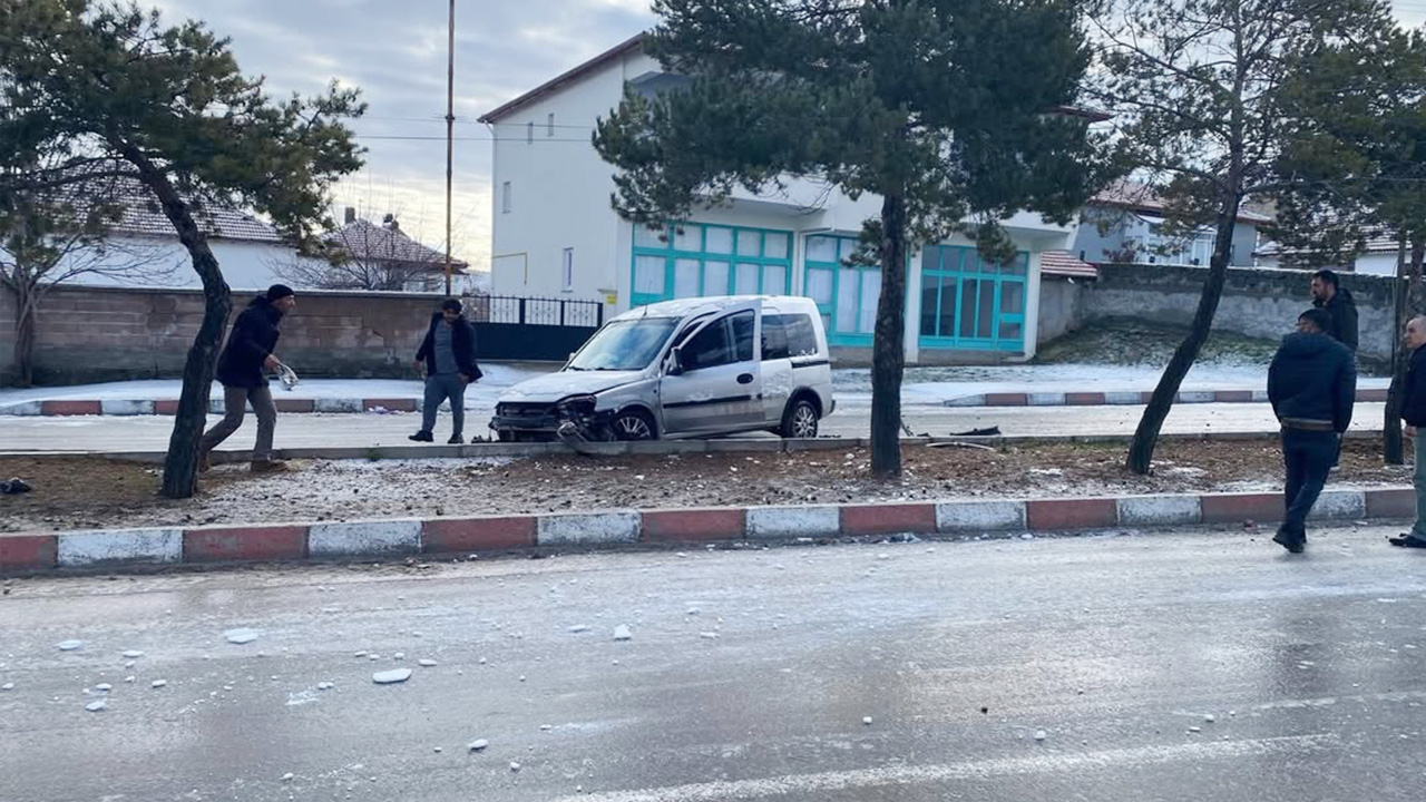 Yozgat'ta buzlanma kaza getirdi!