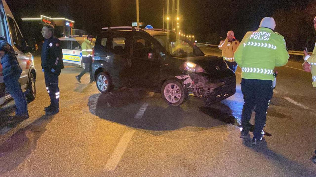 Yozgat’ın Yanı Başında Otomobil ve Hafif Ticari Araç Çarpıştı: 3’ü Çocuk 5 Yaralı