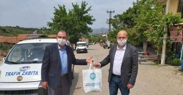 Saruhanlı’da maskeler muhtarlara teslim edildi