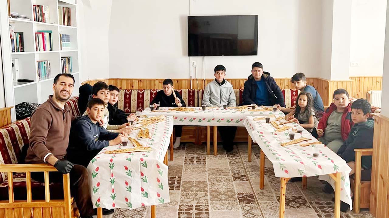 Şefaatli’de Gençlik Merkezi Buluşmaları Gönülleri Isıttı