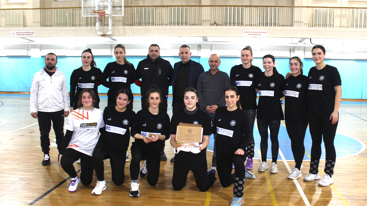 MC Sistem Yozgat GSK Kadın Hentbol Takımı Zirvede