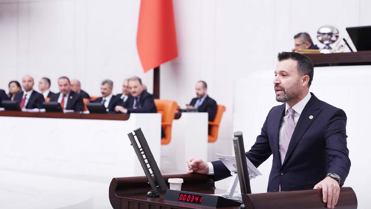 AK Parti Yozgat Milletvekili Süleyman Şahan’dan TBMM’de Sert Tepki: Bu Bayrak Namustur!