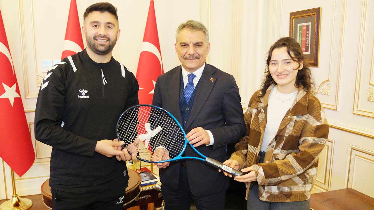 Yozgat’ta Tenis Sporu Gelişiyor! Projeler Vali Özkan’a Anlatıldı!