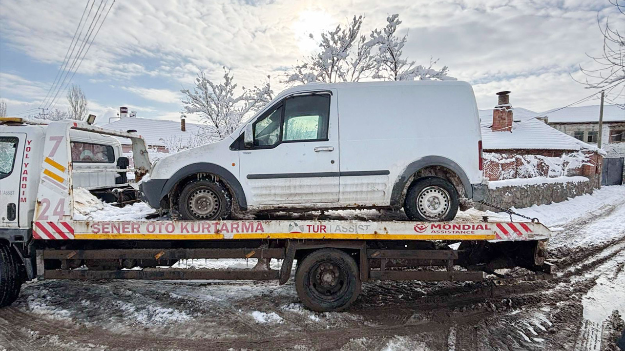Akdağmadeni’nde Jandarmadan Trafik Denetimi: Hacizli Araç Trafikten Men Edildi