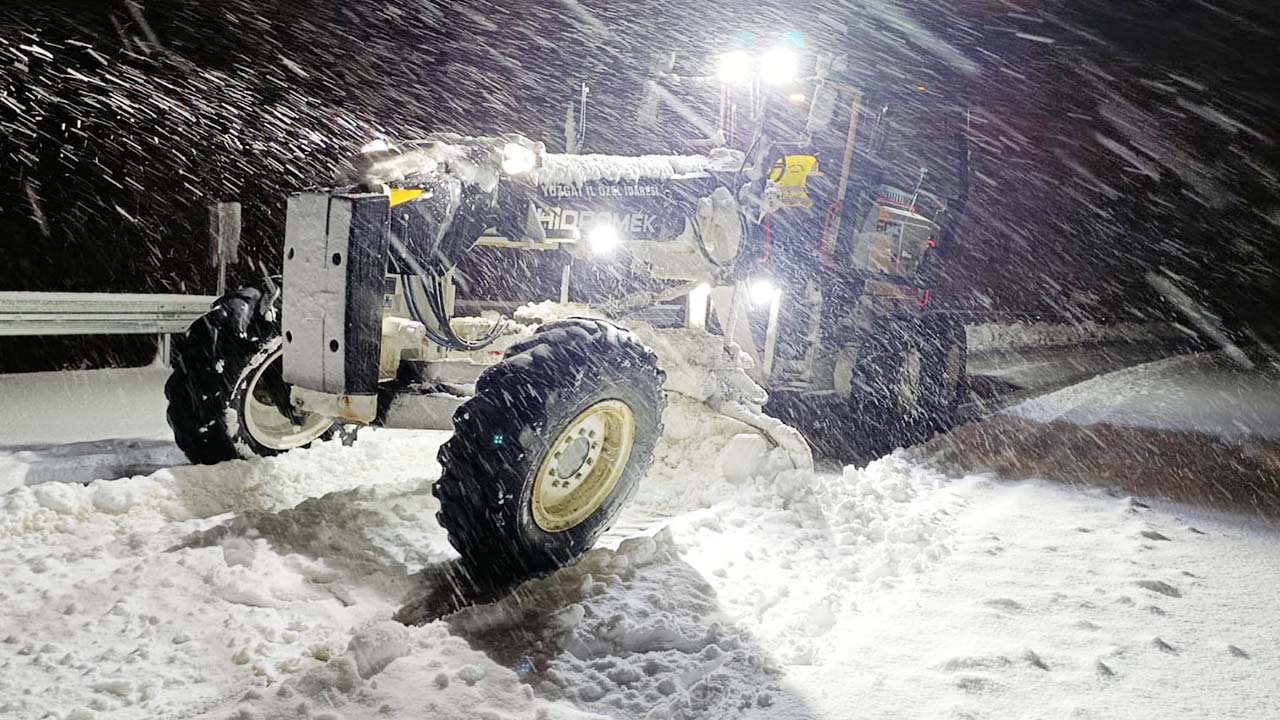 Yozgat'ta Gece Kar Mücadelesi Çetin Geçti