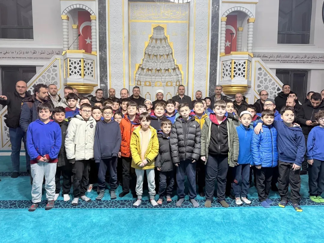 Yozgat Kınalı Hasan Ortaokulu’ndan Sabah Namazı ve Kahvaltı Programı