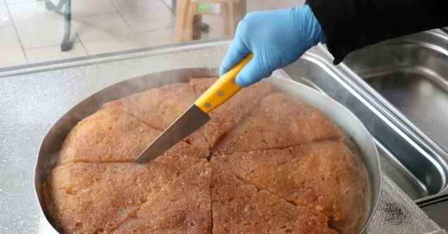 Yozgat’ta iftar sofralarının vazgeçilmez tatlısı ‘ekmek kadayıfı’