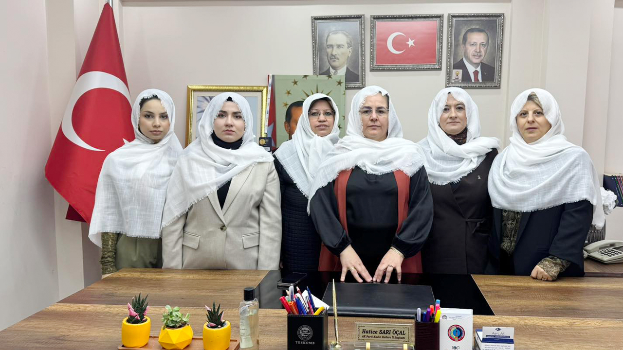 AK Parti Yozgat Kadın Kolları’ndan Zeynep Güneş’e Destek: “Kadınların Kıyafeti Değil Emeği Konuşulur”