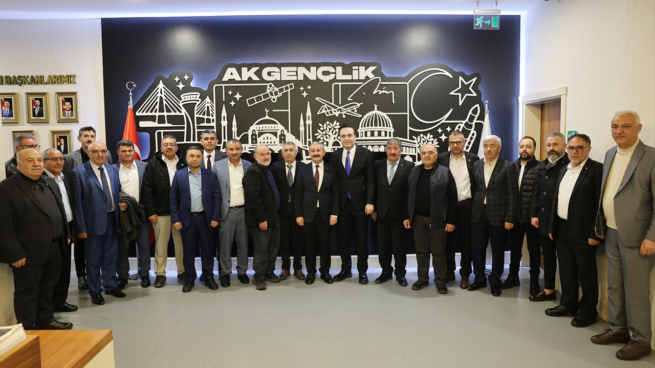 Yozgat Heyeti, AK Parti Gençlik Kolları Genel Başkanı Yusuf İbiş’i ziyaret etti