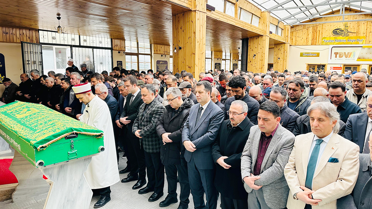 Yozgat İl Sağlık Müdürü Mehmet Akif Karaarslan’ın Ağabeyi Hayati Karaarslan Son Yolculuğuna Uğurlandı