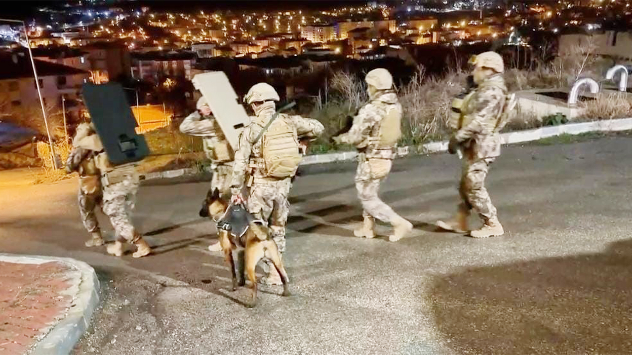 Yozgat’ta DEAŞ Operasyonu: 3 Şüpheli Yakalandı, Çok Sayıda Dijital Materyal Ele Geçirildi