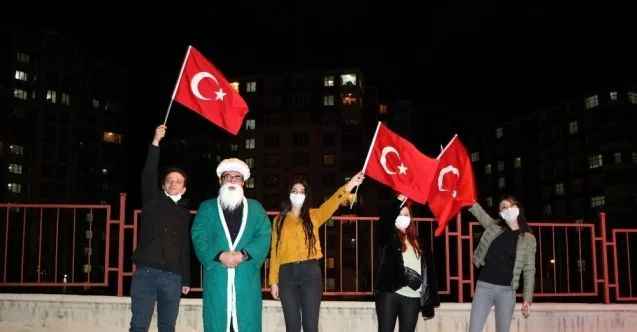 Yozgat Valiliği ‘balkon etkinliği’ ile vatandaşları eğlendiriyor
