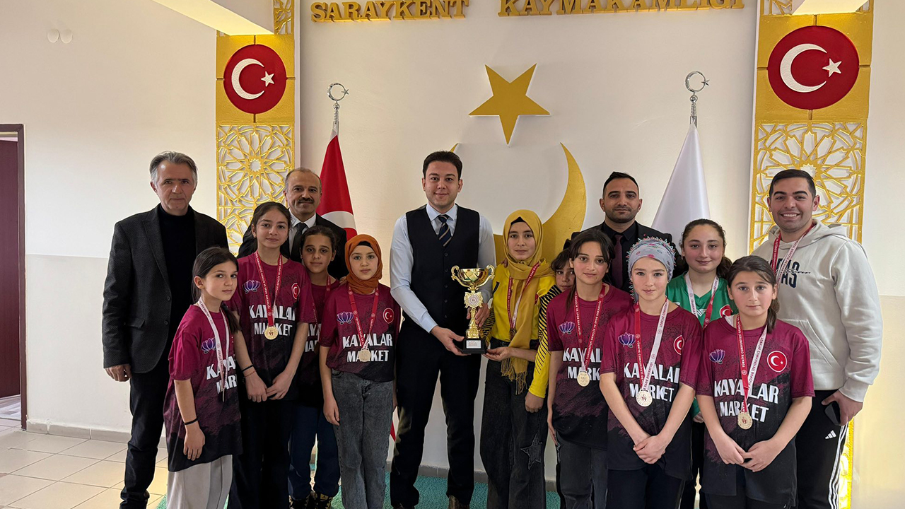 Saraykent Çiçekli Ortaokulu Hentbolda Üst Üste İl Şampiyonu