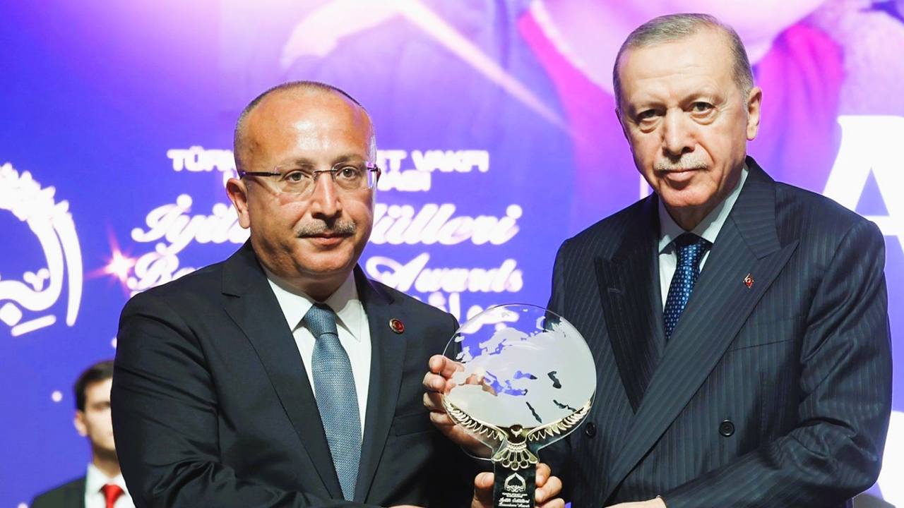 Kanser Tedavisi Görmesine Rağmen Hatay’da Görev Yapan Vali Ali Fuat Atik Türkiye’nin Gururu Oldu